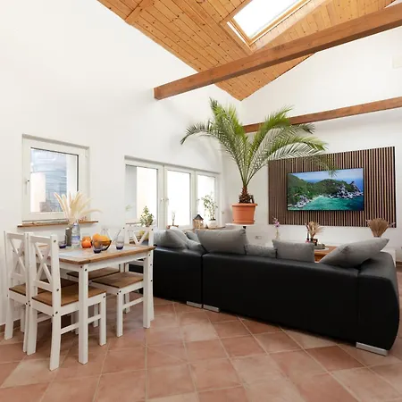 Apartment Helles Gaestehaus In St. Johann