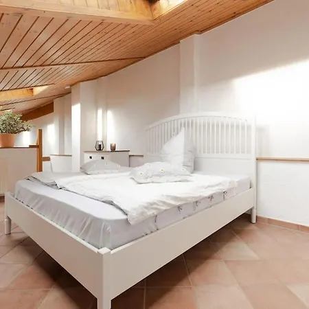 Helles Gaestehaus In St. Johann *